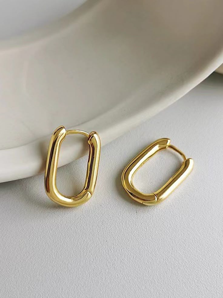 Amara Oval Hoops