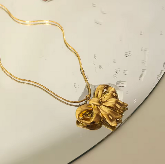 Bow Necklace