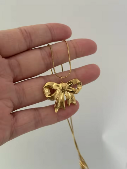 Bow Necklace
