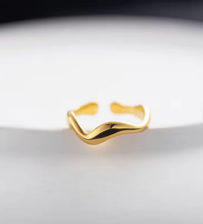 Aura Minimal Gold Band
