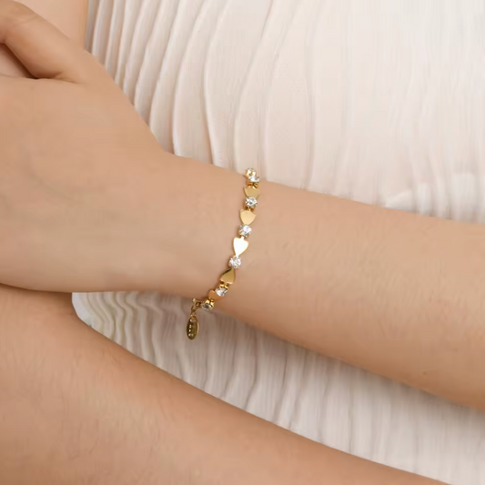 Inaya heart bracelet gold plated anti tarnish waterproof best for everyday use from baari jwellery, shopbaari 
